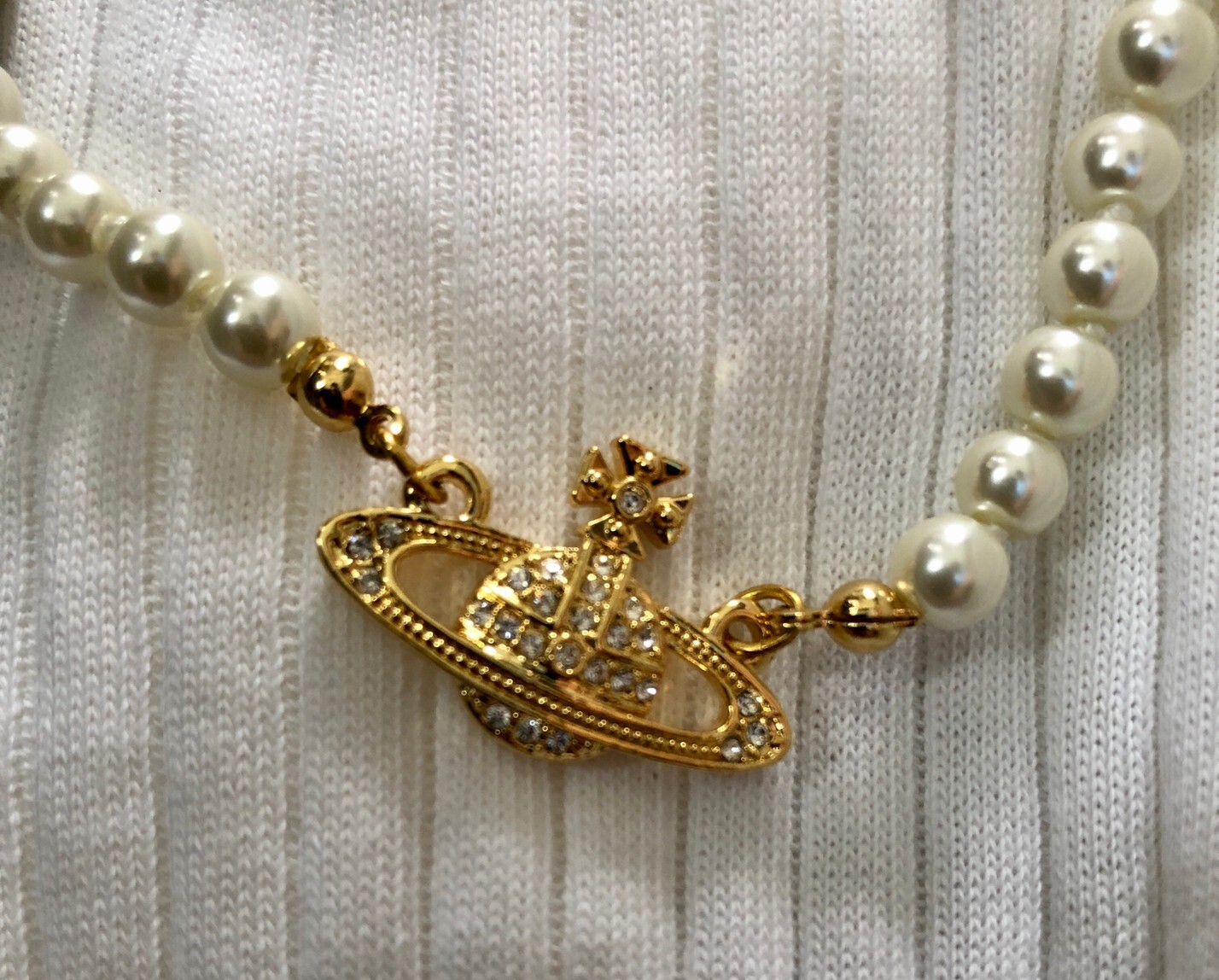 Vivienne Westwood ORB MINI BAS RELIEF Pearl Chain Choker Vivienne Westwood ORB MINI BAS RELIEF Pearl Chain Choker