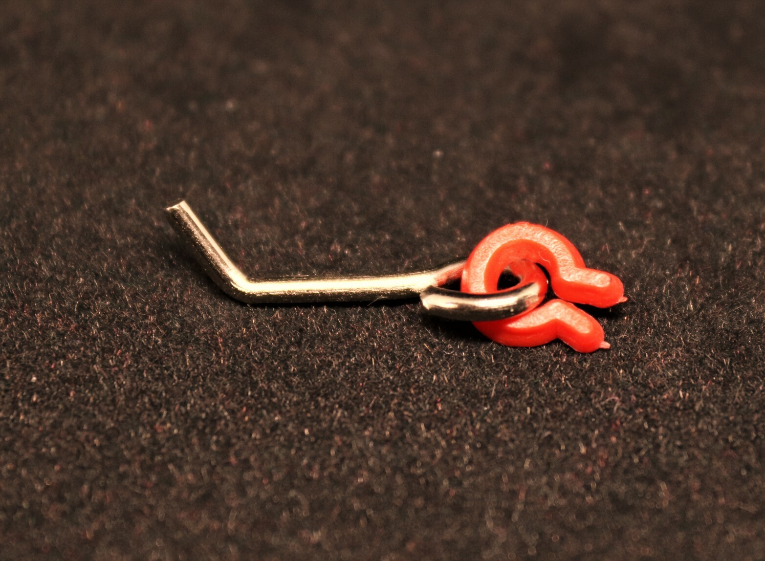 1 piece Violin Rosewood Dresden Style Chin Rest 4/4 with Standard Bracket.