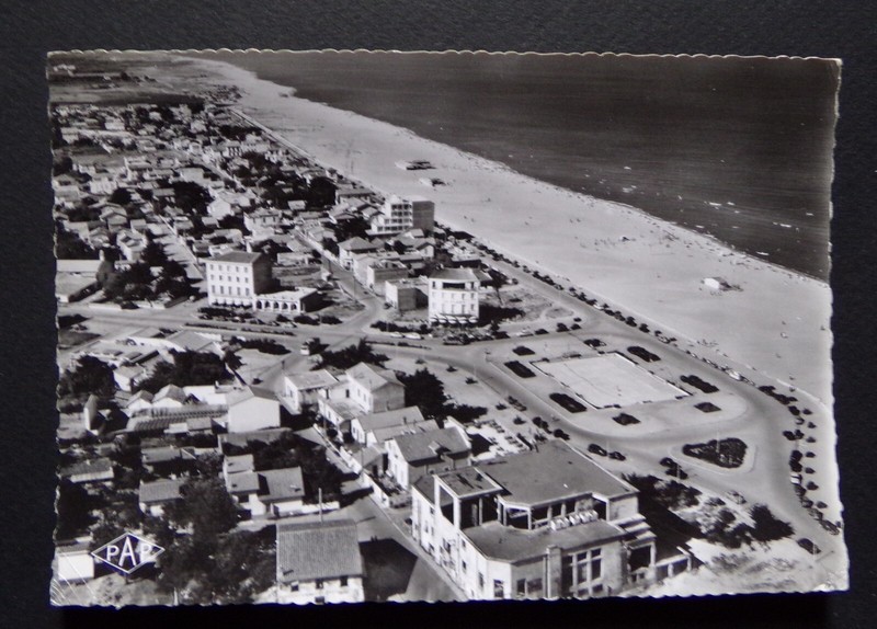C276b) Cpsm Canet Plage Le Rond Point  - 1957