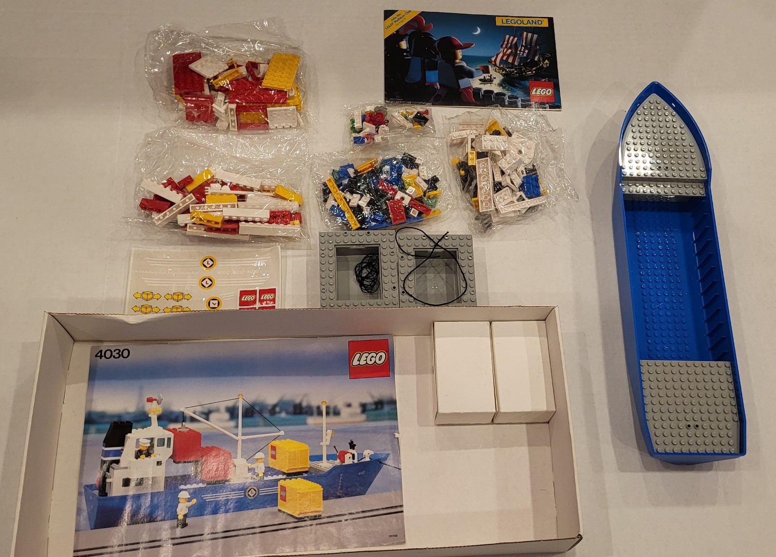 LEGO 4030 Cargo Carrier Ship Boat Floats 100% Complete NEW
