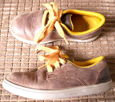 Wide fitting hotsell boys shoes
