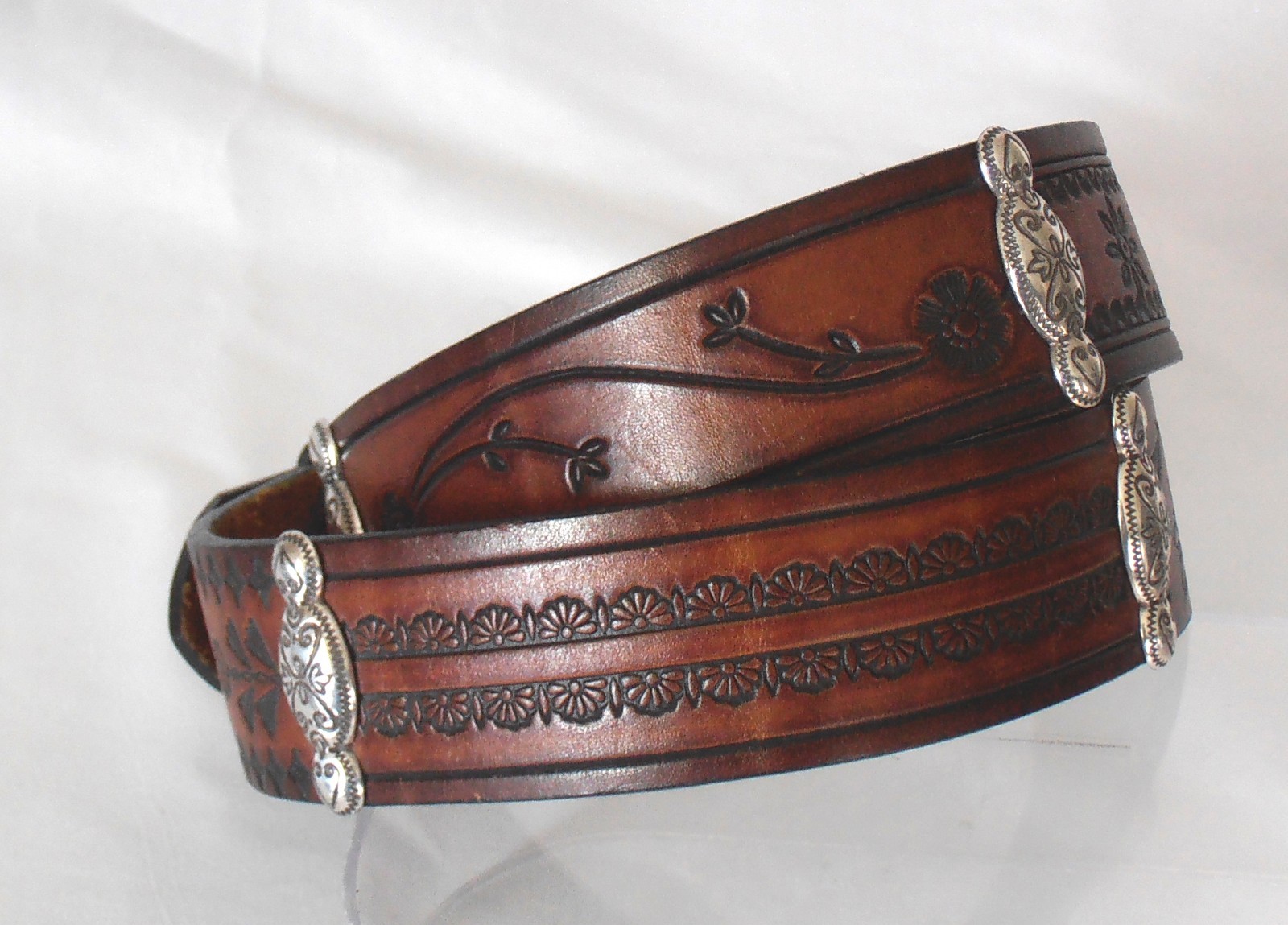 BRIGHTON B20175 Size (31-35) Brown Tooled Leather Southwestern Silvertone Belt