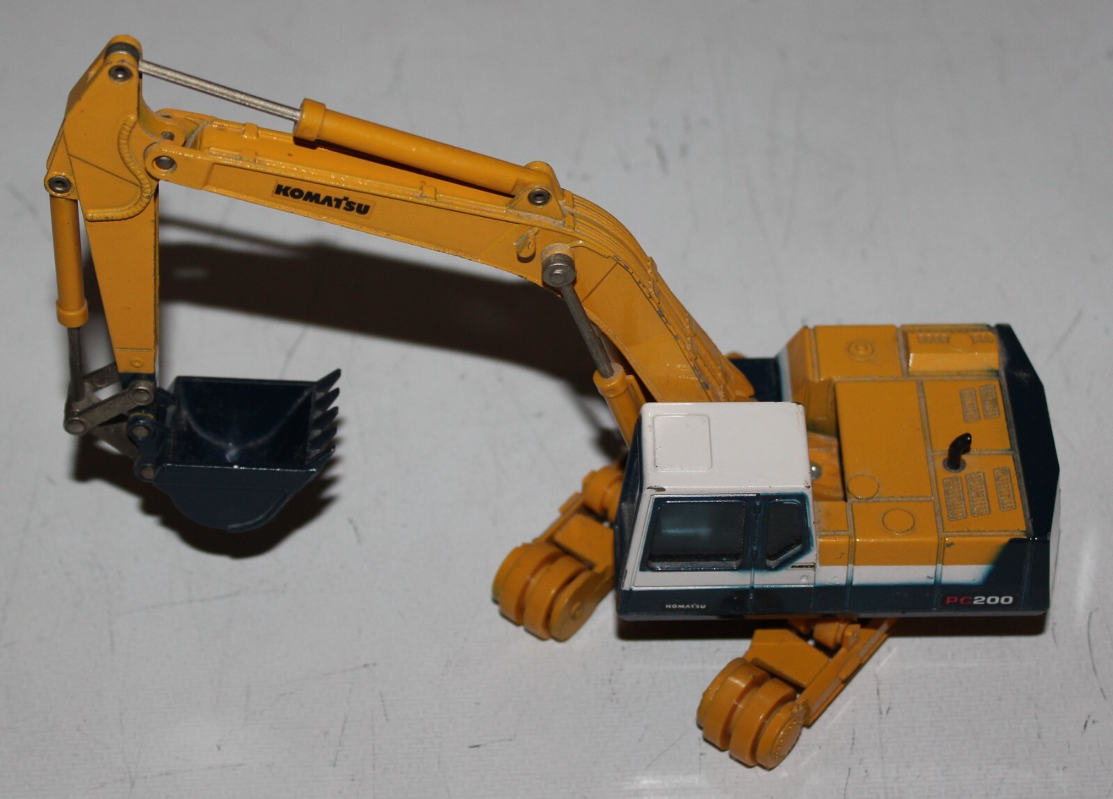 KOMATSU avance PC200 1/43 コマツ　重機　ユンボ　非売品