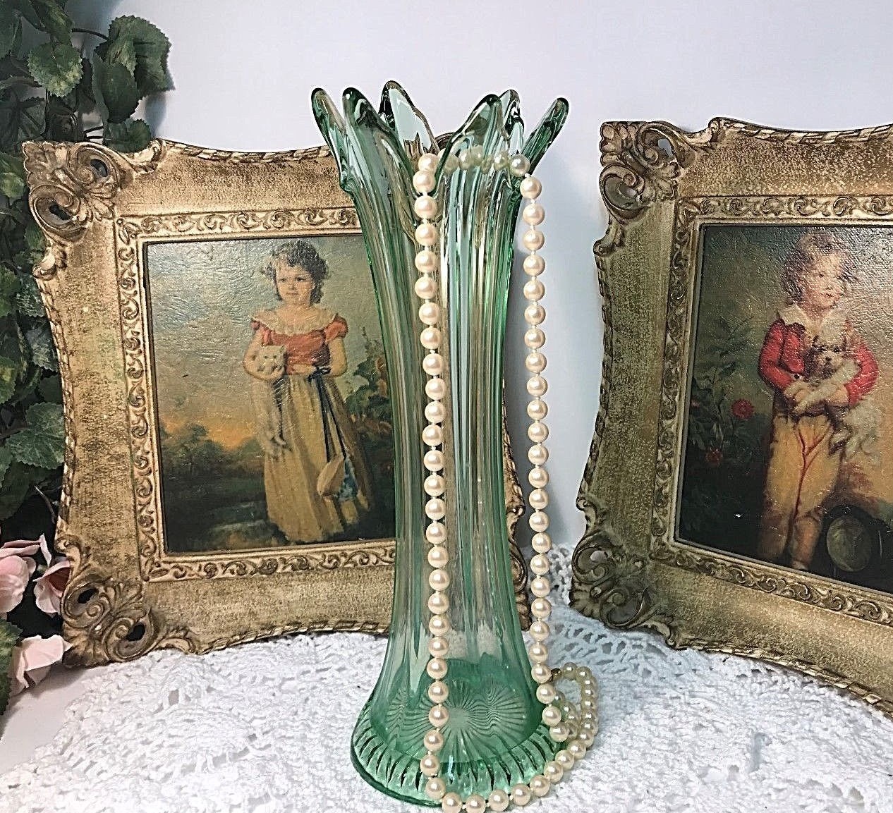 Vintage Uranium Green Fluted Art Stretch Glass Flower Bud Vase 11