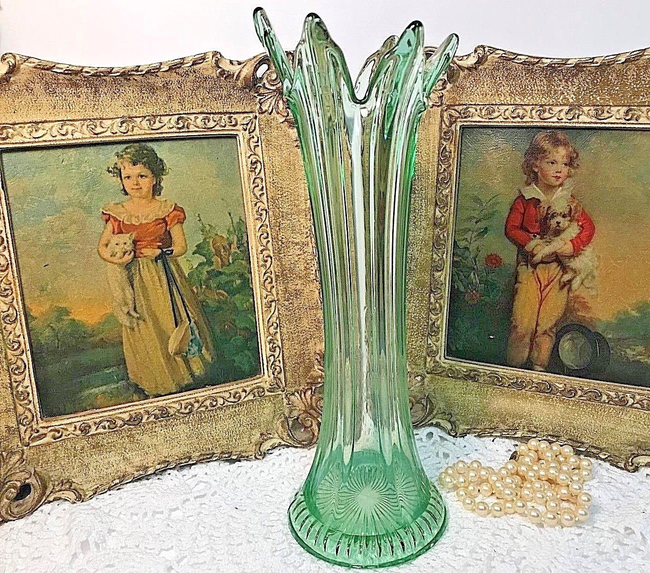 Vintage Uranium Green Fluted Art Stretch Glass Flower Bud Vase 11