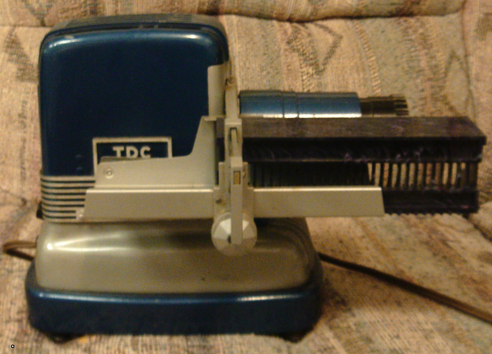 TCD VIVID MAINLINER 300 Slide Projector with Selectron and Case     Lot F-400