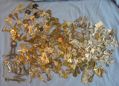 Large Lot of Old Keys in Cigar Box Over 6 Lbs Skeleton, Car, Security Much More