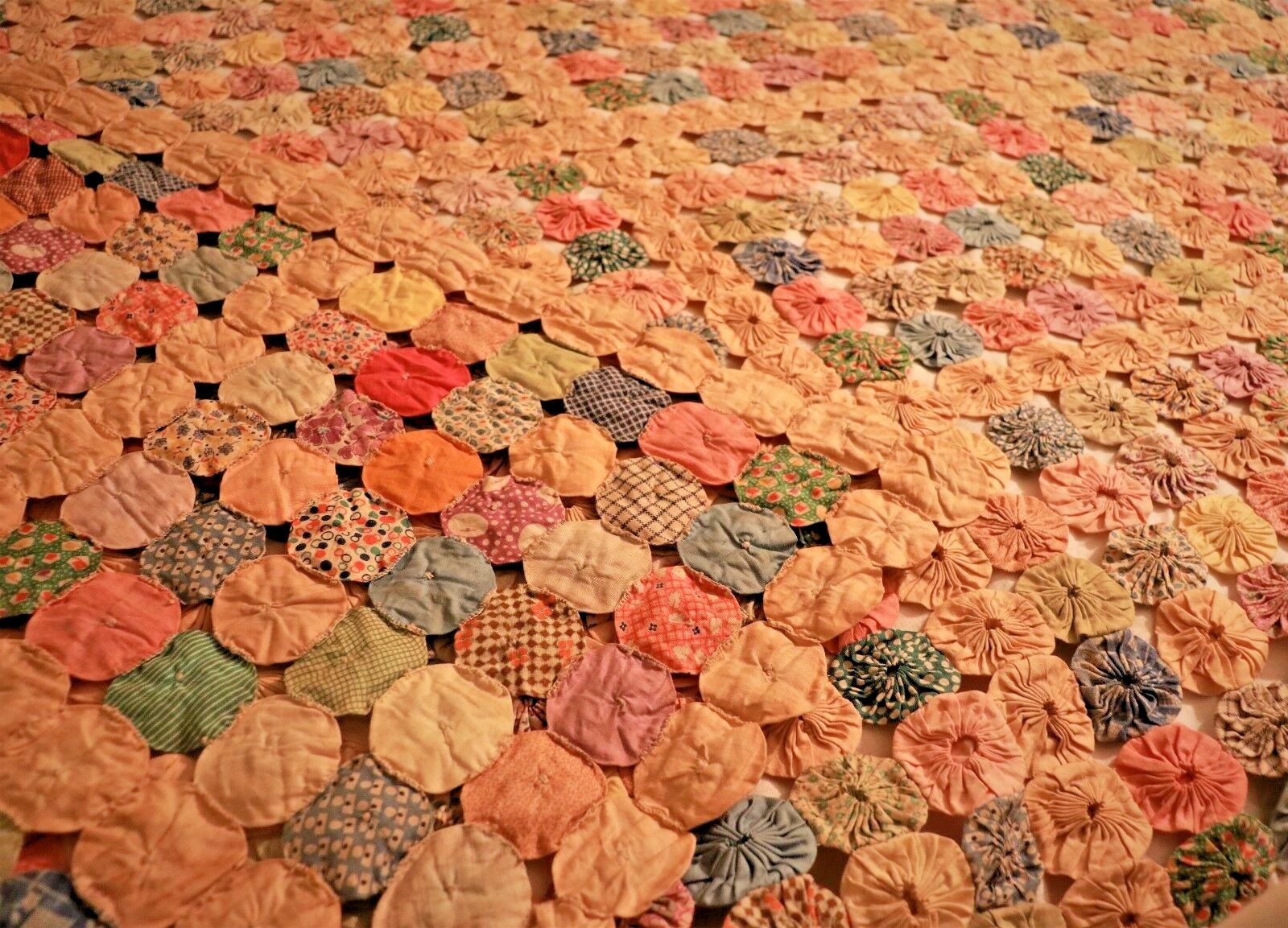Vintage YOYO Quilt in pastel colors 1920's  /30's
