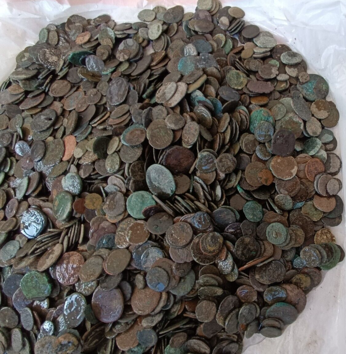 LOT OF 100  UNCLEANED ANCIENT ROMAN & BYZANTINE COINS 1500 +