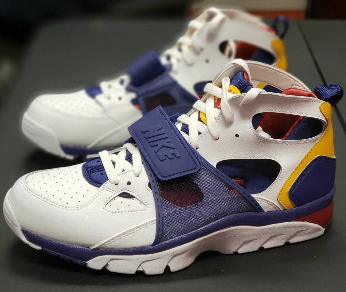 nike air trainer huarache white
