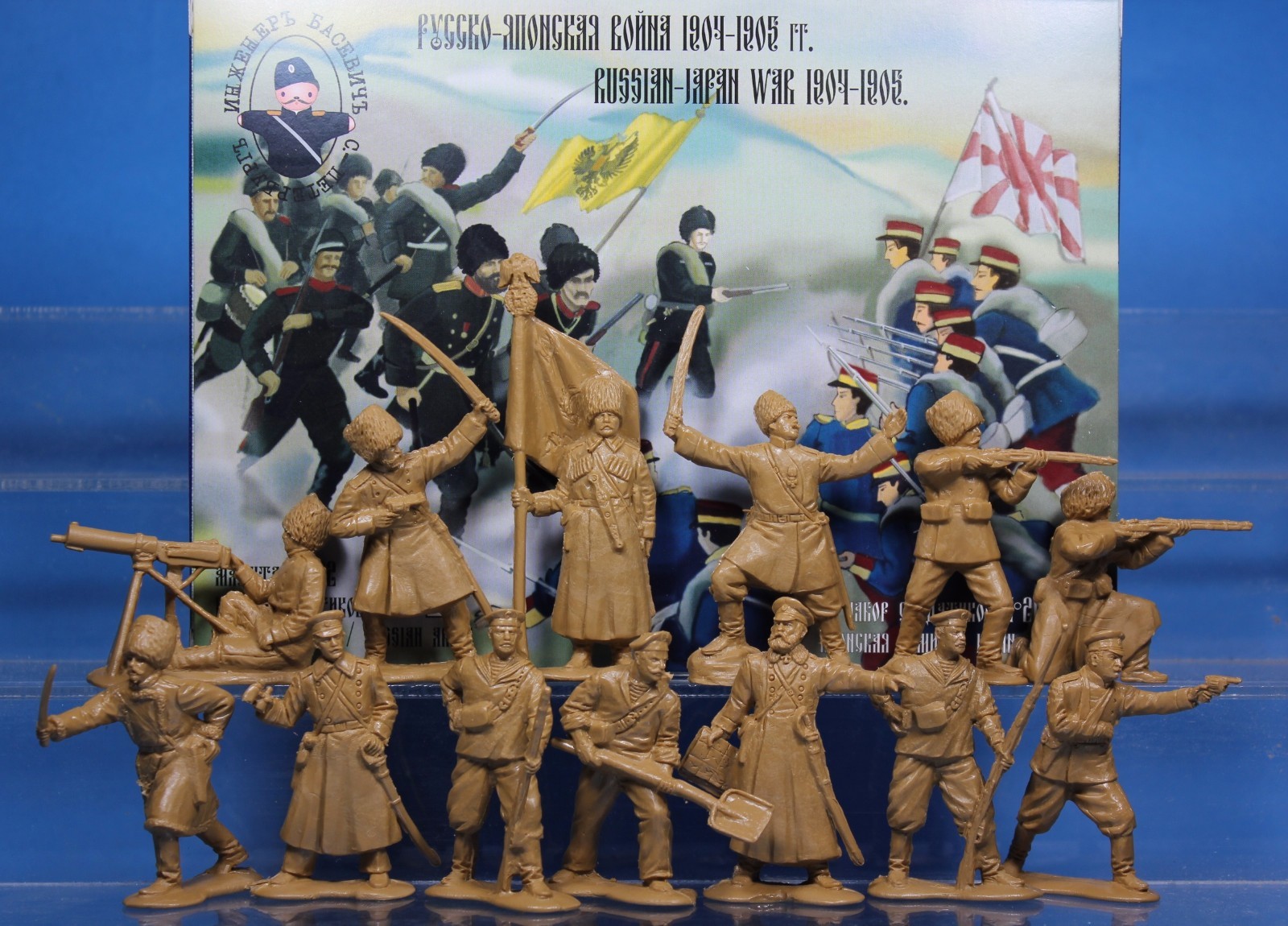 старинные игруша солдатал. винтажный солдатик игрушка. Toy soldier in the box. детская полка с солдатиками. игрушечные солдатики.