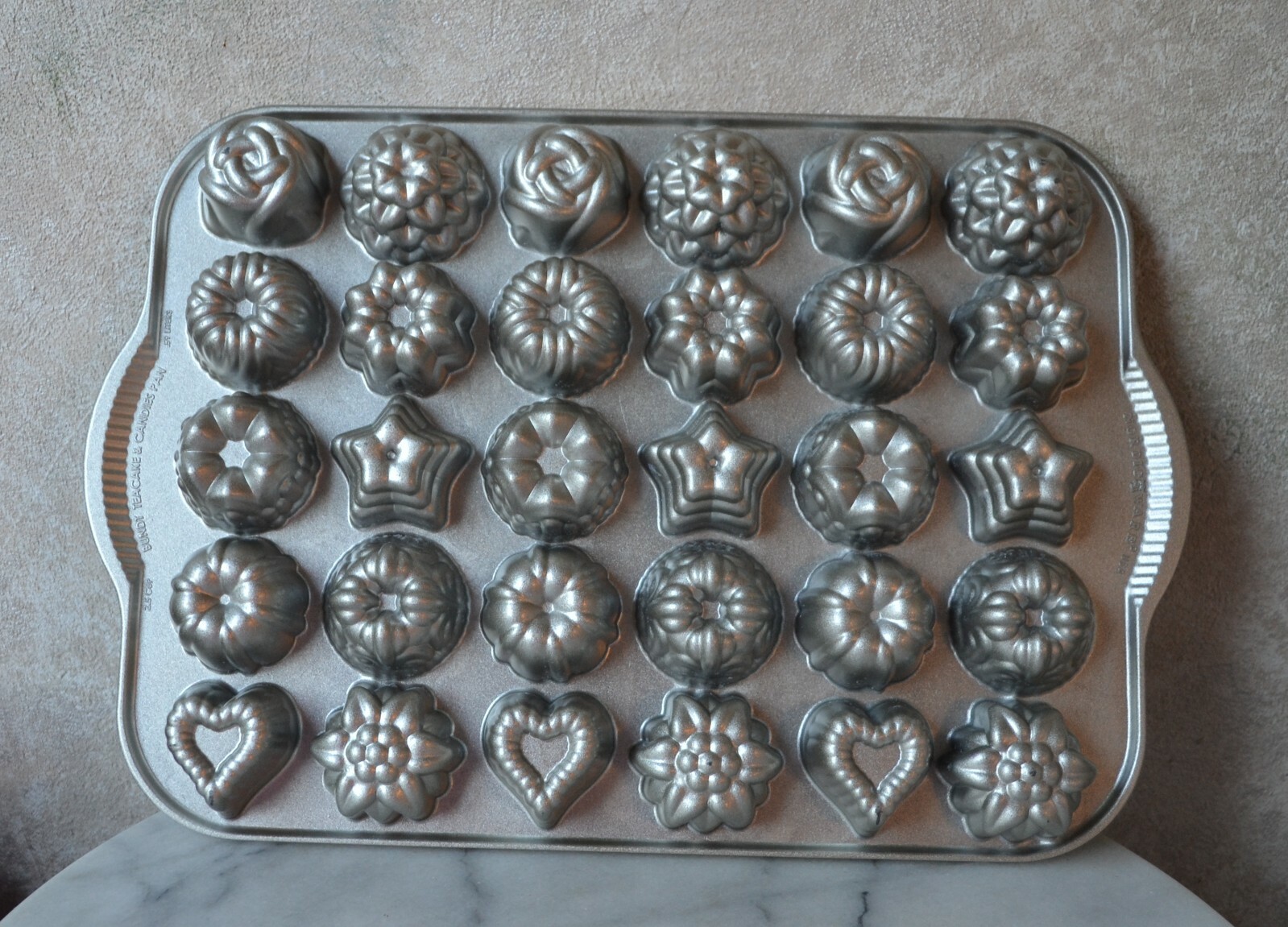 調理器具 Nordicware Tea Cake and Candy Mold Nordicware Tea Cakes/Candy Mold : Amazon.ca: Home