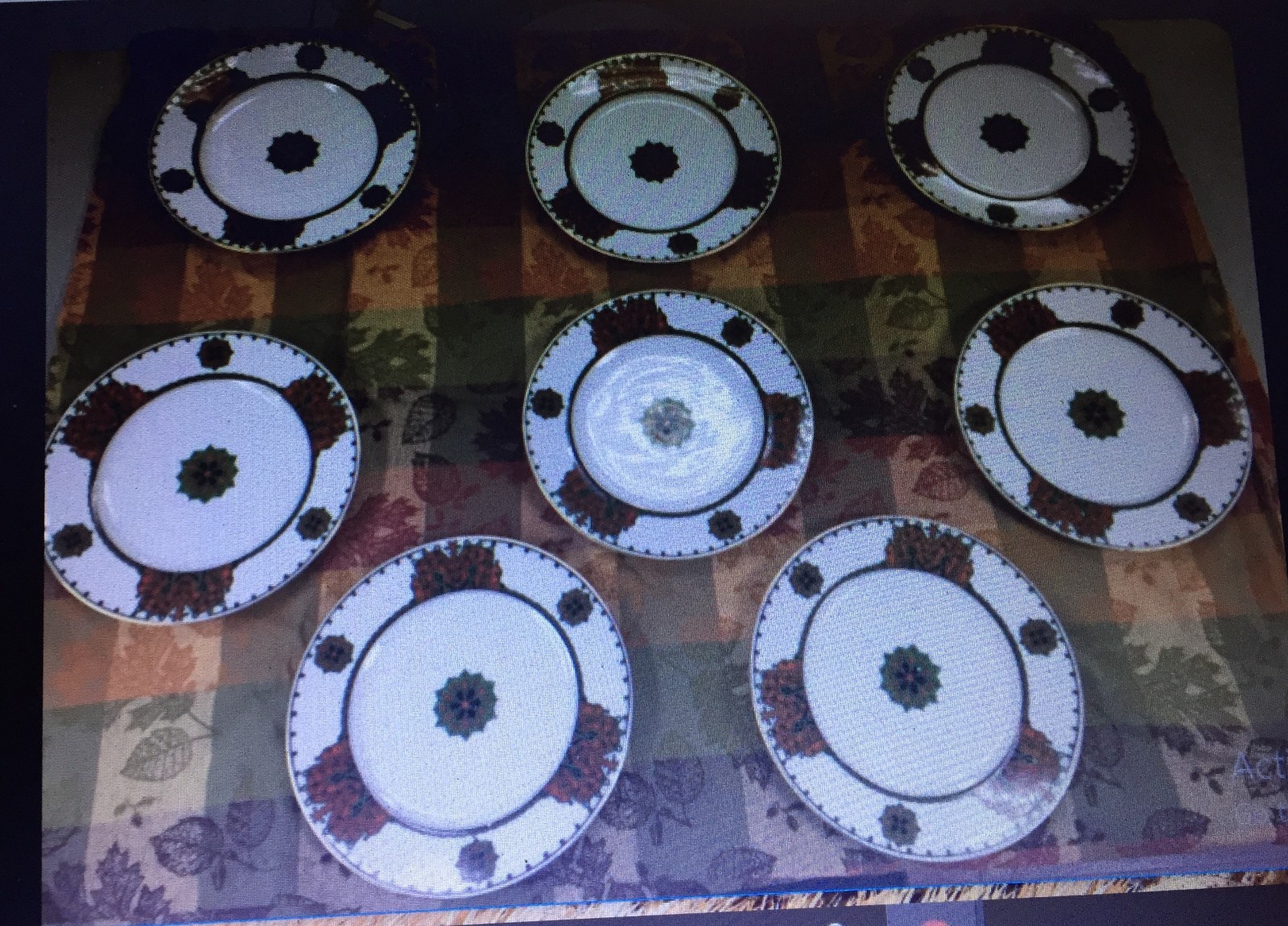 SET OF 8 RUSSIAN PORCELAIN DINNER PLATES