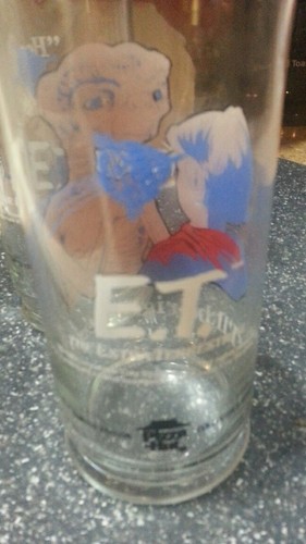 LOT OF 2 ET GLASSES COLLECTORS SERIES PIZZA HUT 1982 I'LL BE RIGHT HERE & HOME