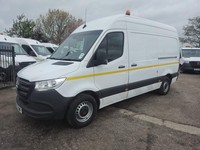 MERCEDES-BENZ SPRINTER 2.0 317 CDI Progressive L2H2 MWB 3500kg Towing Capacity