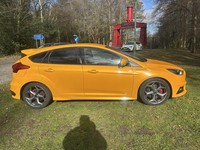 FORD FOCUS 2.0 TDCi ST-3 Yellow Manual Diesel 2017