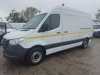 MERCEDES-BENZ SPRINTER 2.0 317 CDI Progressive L2H2 MWB 3500kg Towing Capacity
