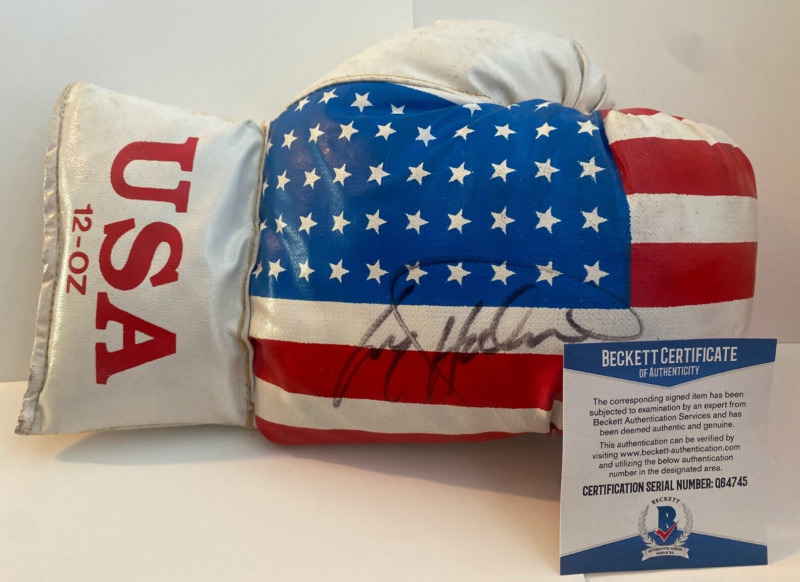 LARRY HOLMES BOXING LEGEND SIGNED AUTOGRAPHED 12OZ USA FLAG BOXING GLOVE BECKETT