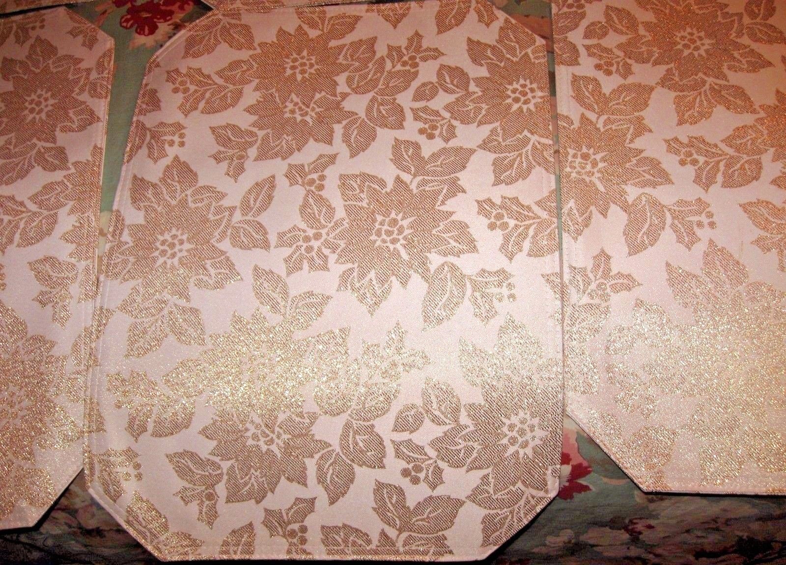 15 CHRISTMAS PLACEMATS & CHRISTMAS TABLE RUNNER METALLIC GOLD COLOR DINNER TABLE