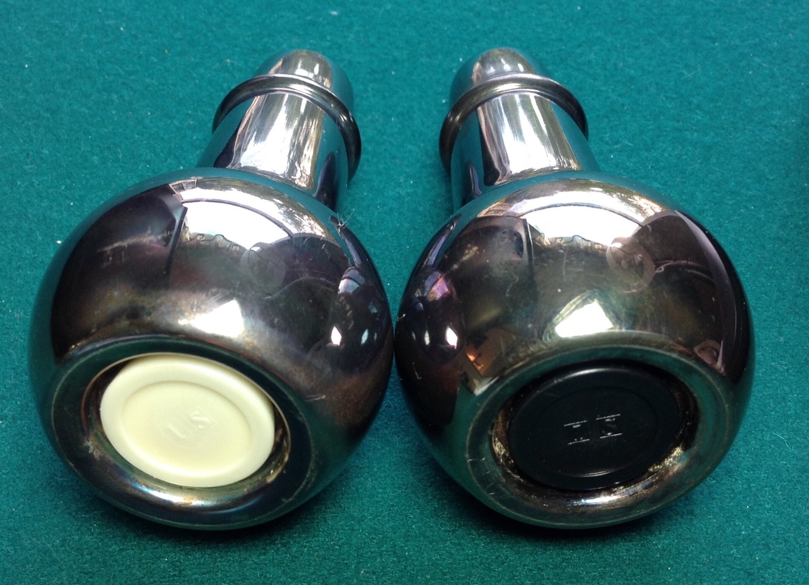 Pair Salt & pepper shakers VINTAGE SILVER PLATE ONEIDA Wm A Rogers