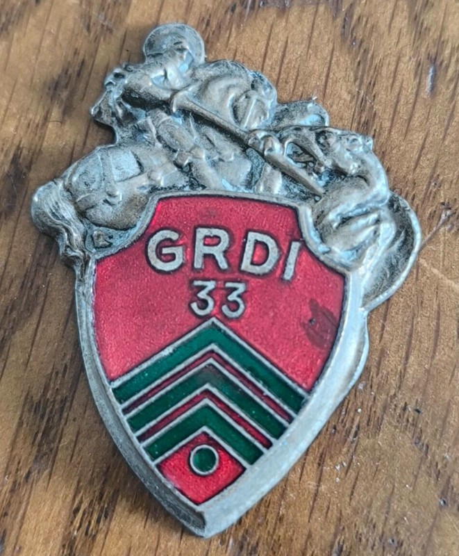 Insigne Militaire 33Â° Groupe De Reconnaissance Division Infanterie    /D73