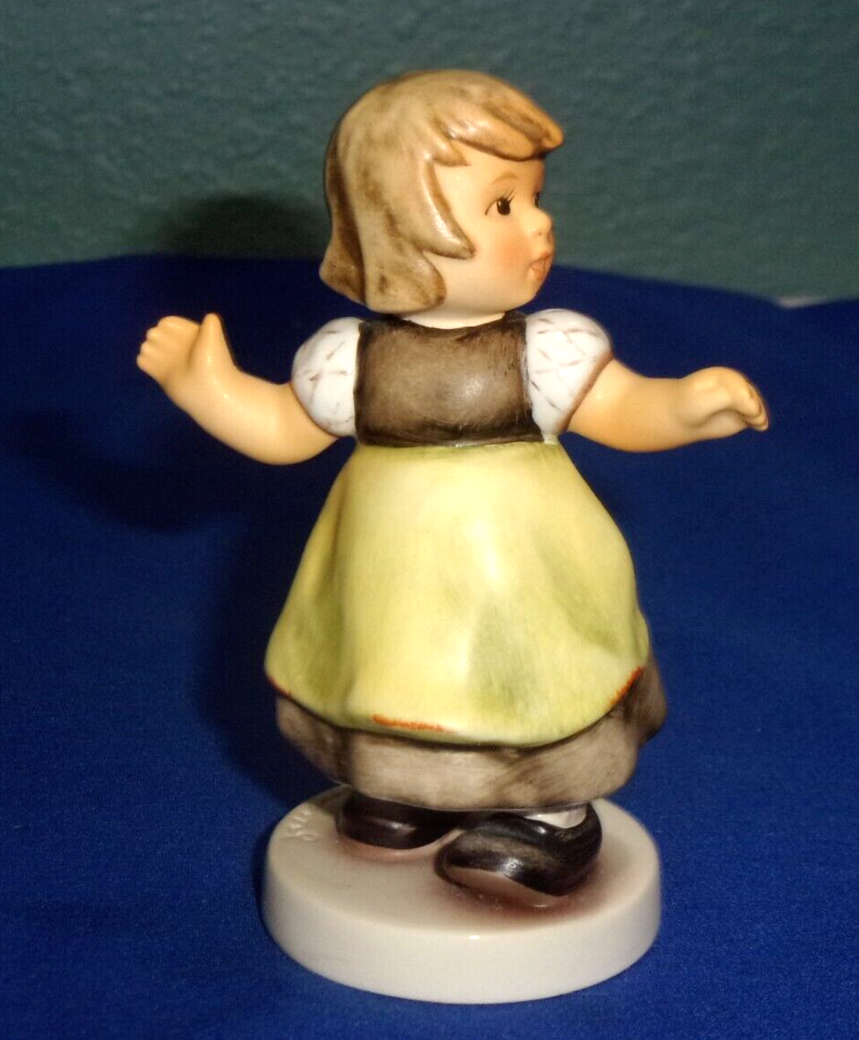 ::Hummel Goebel Figurine #912/B SPRING WALTZ 4" Tall TMK8 Girl Dancing w/Box
