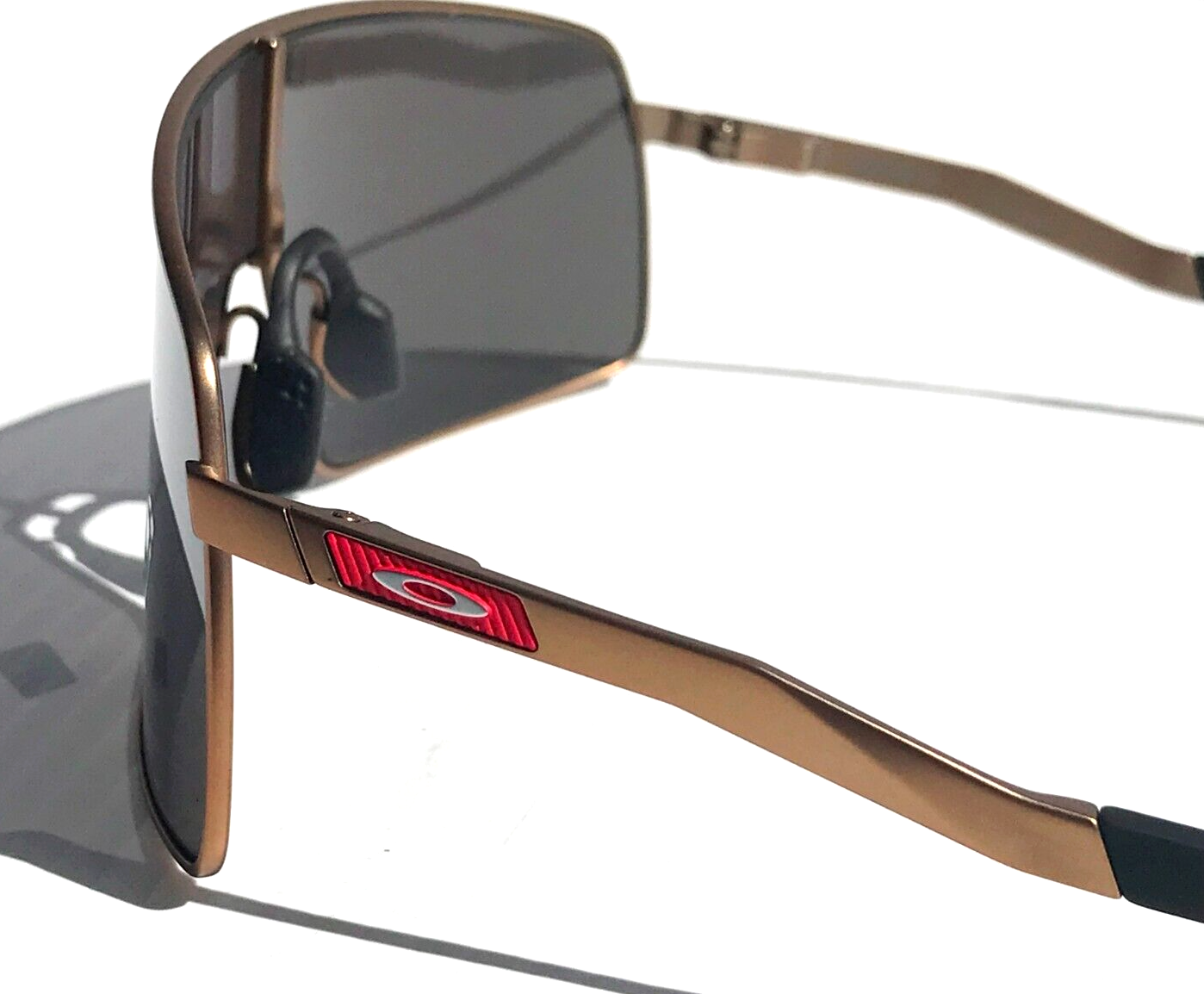 Pre-owned Oakley Sutro Ti Mahomes Matte Gold Prizm Black Lens Sunglass 6013-05