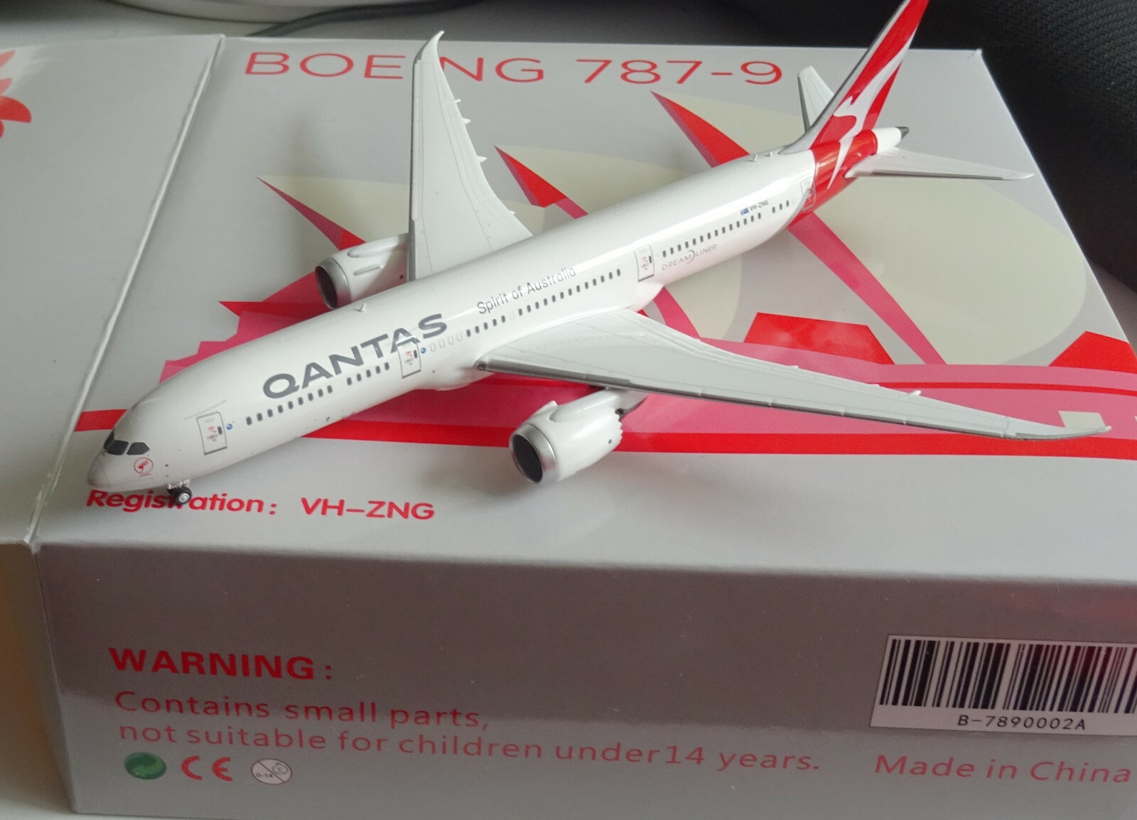 NG model カンタス航空 ボーイング 787-9 1/400スケール 航空機模型 1/400 ボーイング787-900 カンタス航空｜トレファク