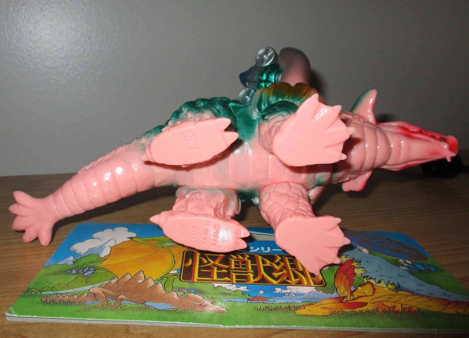Monster township Kaiju Leogon from Ultra series pink molded RARE 2003 standard