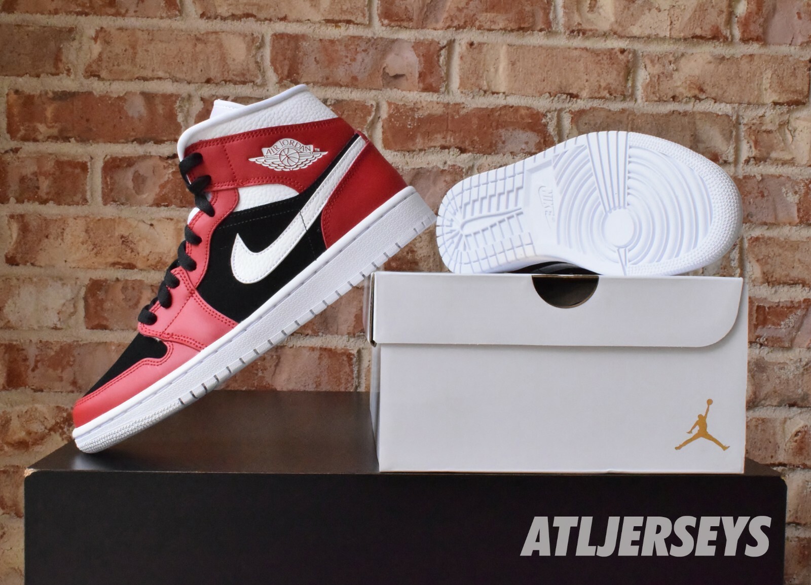 Women's Air Jordan 1 Mid Gym Red White Black BQ6472-601: купить с доставкой  из США, цена 23 643 руб - (293803362428)