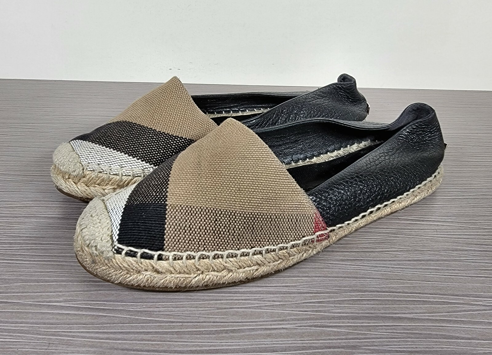 Burberry Hodgeson Vintage Espadrilles Black / Beige Check Canvas Wms Size 7 / 37
