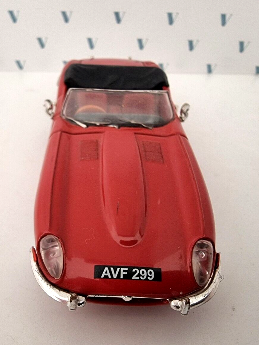 vanguards-jaguar-e-type-anniversary-edition-red-143-scale-model-va04902-mirro