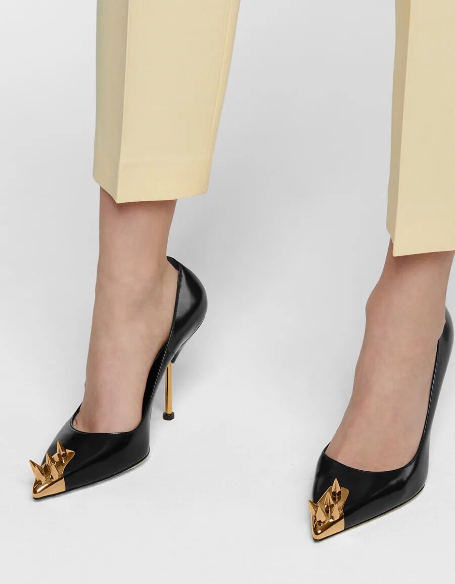 【関税&送料込】Alexander Mcqueen Punk Pumps With Strap Alexander McQueen - Harness Punk patent leather pumps