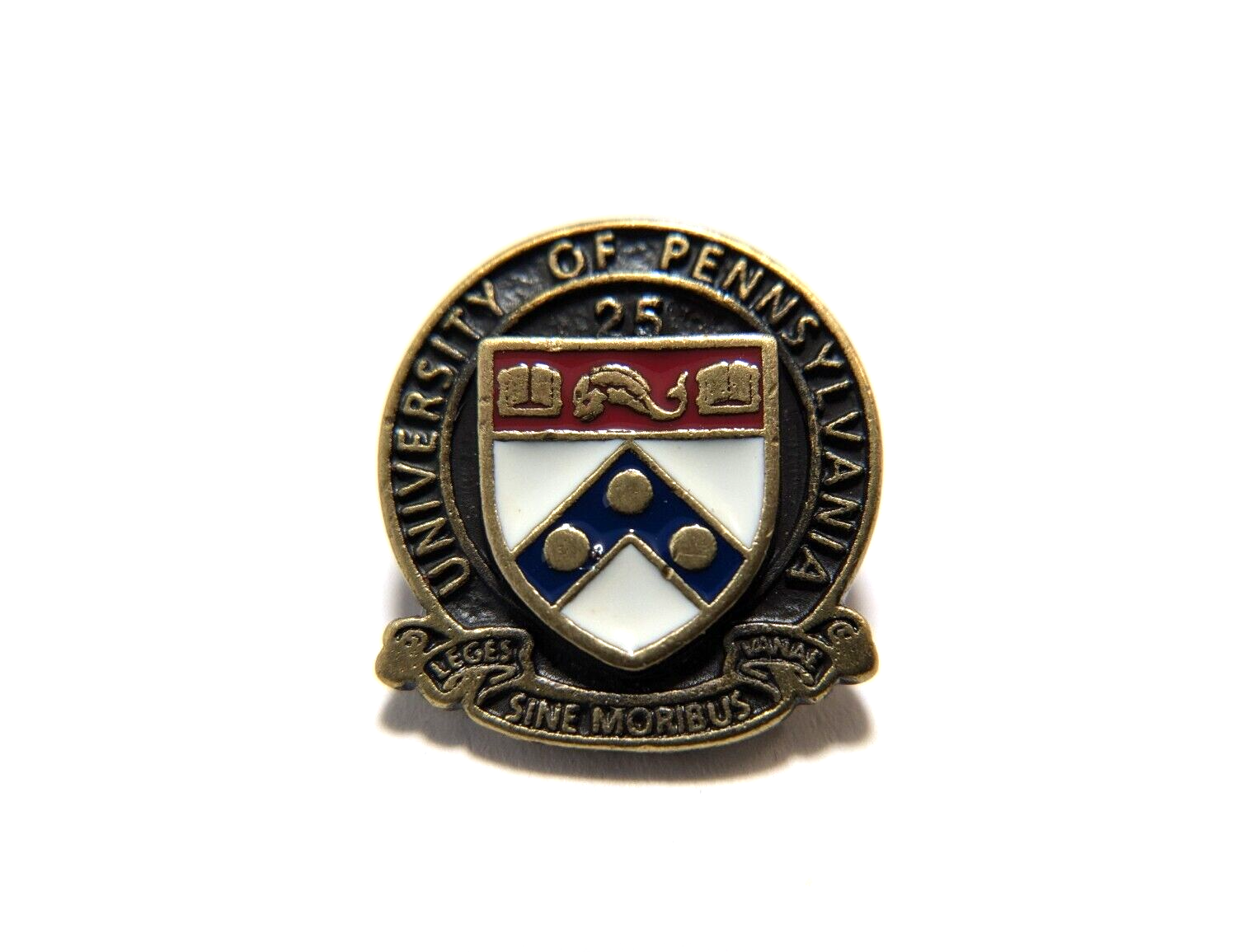 美品　キーチェーン　ウォートン　ペン大　Wharton Pennsylvania Penn Enamel Lapel Pin | M.LaHart & Co.