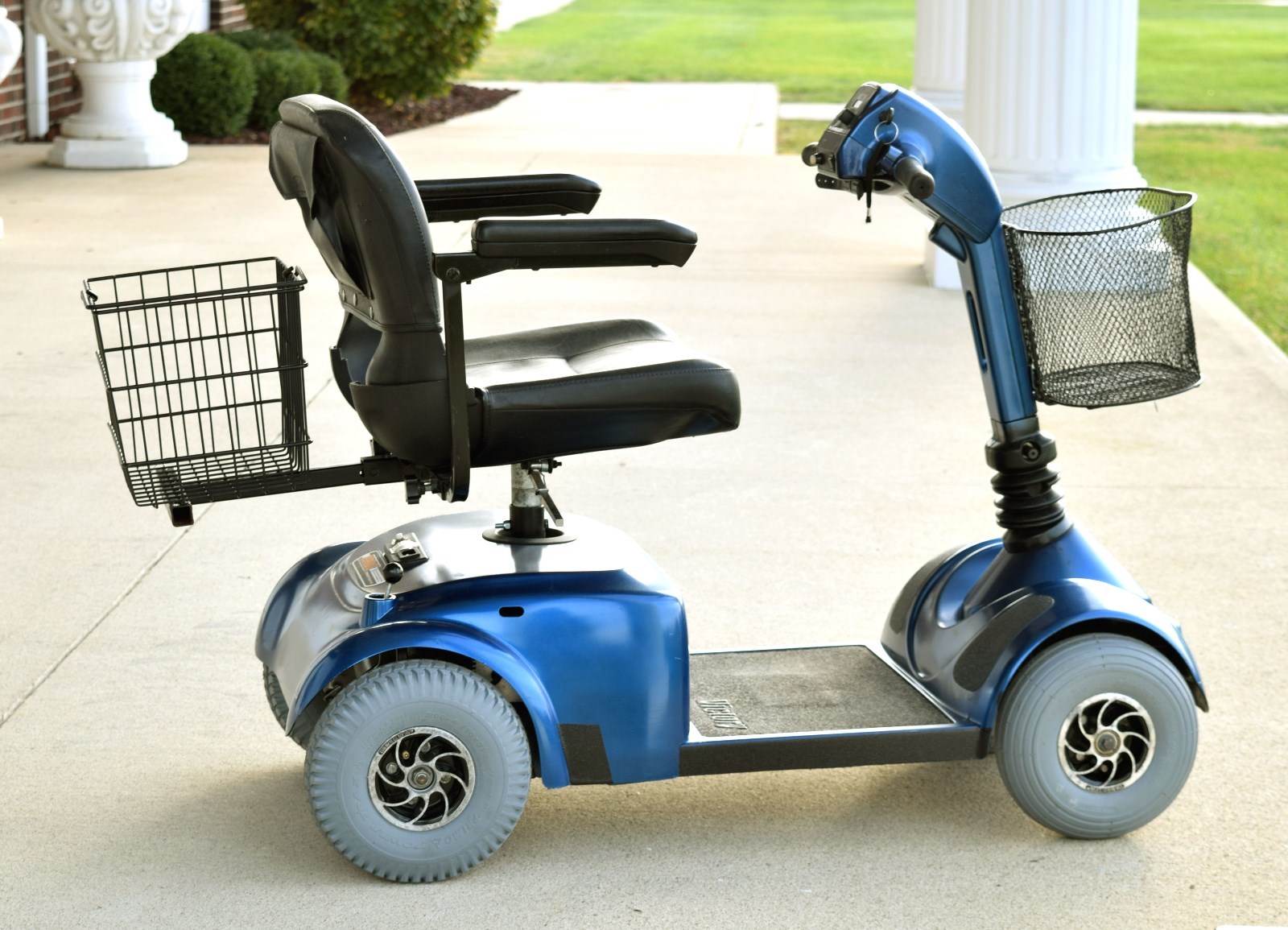 mobility scooter Pride victory four wheeled 300 lb rated strong powerful machine