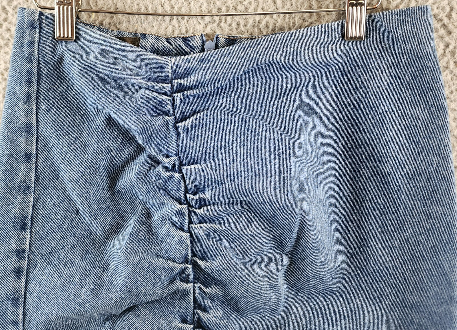 AQUA Asymmetric Ruched Front Mini Skirt Women's S Medium Wash Denim Back Zip - Picture 3 of 12