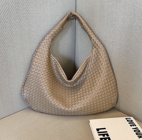 OVHEE Loeb Nylon Hobo Bag Beige/斜めがけ 韓国 ナイロンバッグ Designer fashion, Seoul-fully created | W Concept
