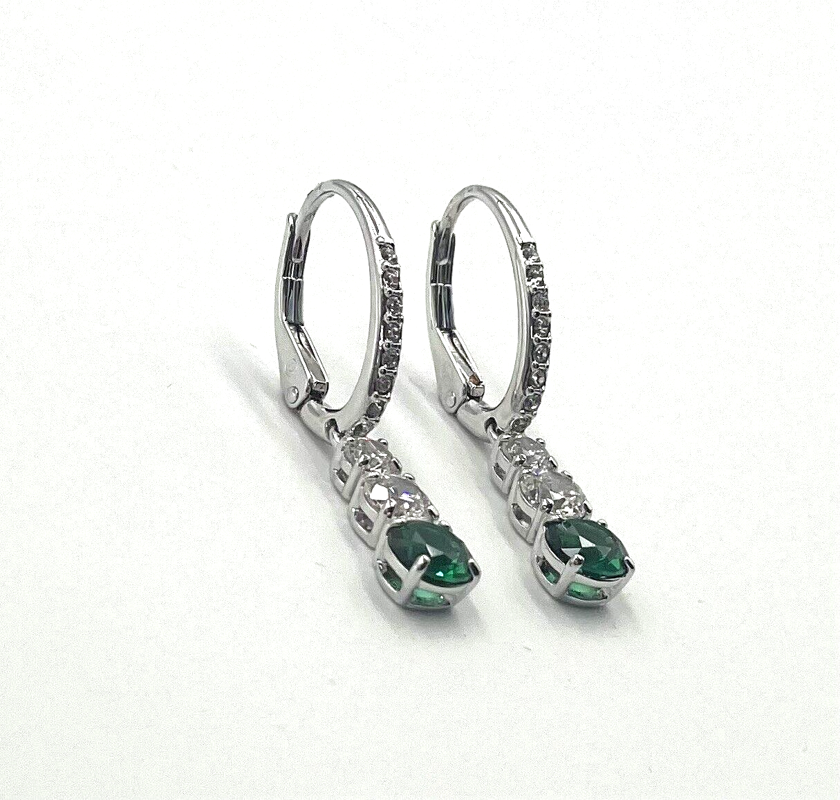 Swarovski Attract Trilogy Drop earring, Round Cut, Green/White, Rhodium 5646718 Swarovski Attract Trilogy Drop earring, Round Cut, Green/White, Rhodium 5646718