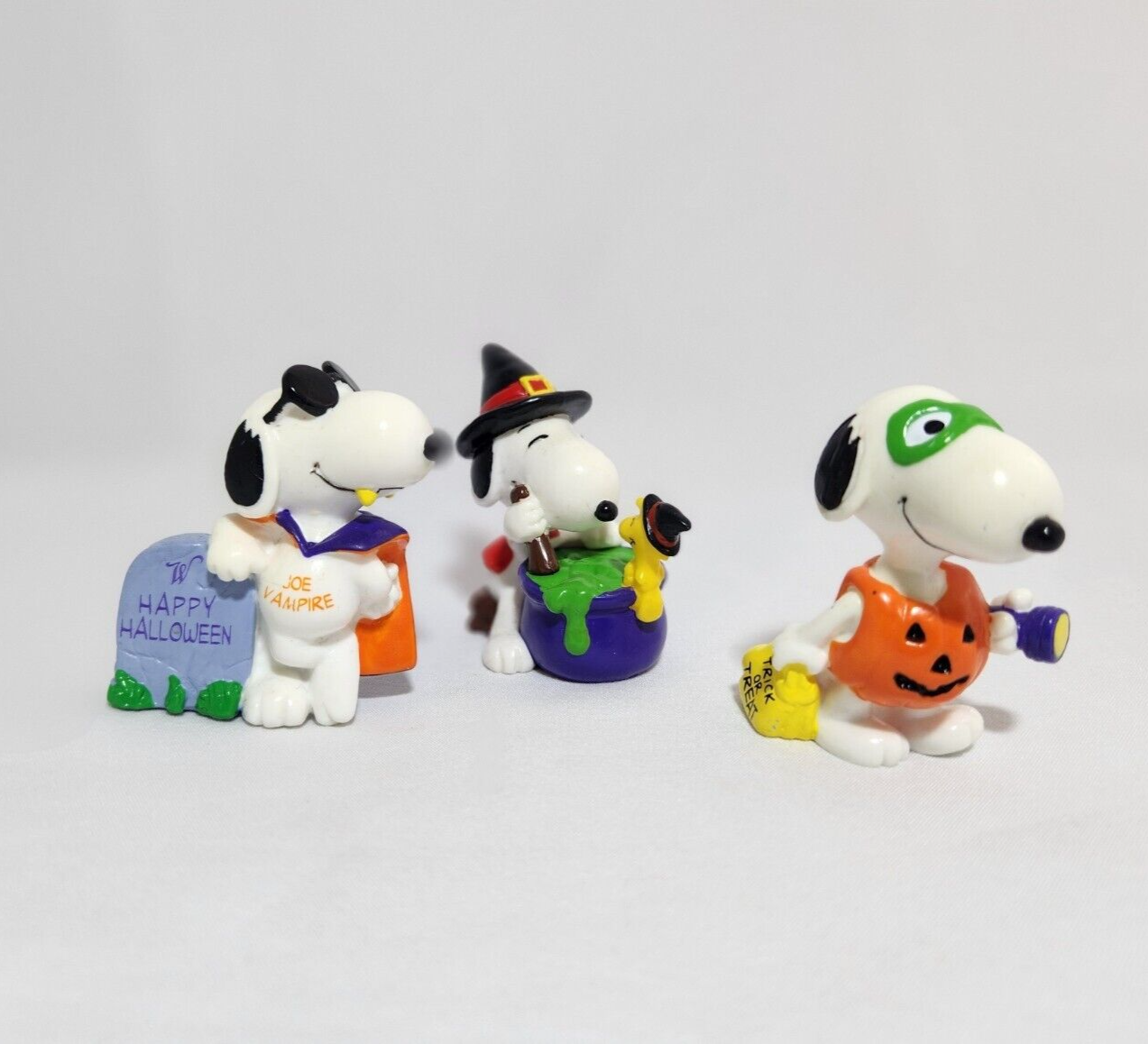 スヌーピー ハロウィン PVC SNOOPY Halloween PEANUTS Amazon.com - Peanuts Snoopy The Vampire Adhesive Vinyl Decal