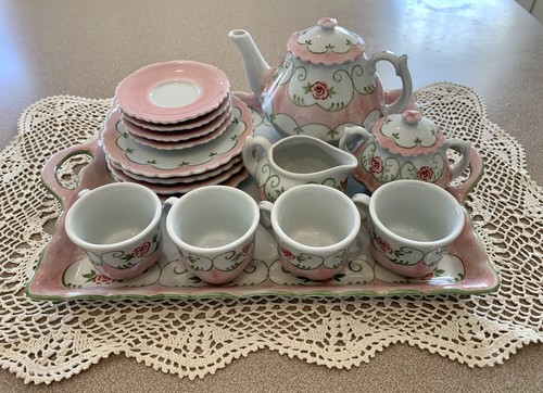les parisiennes tea party set