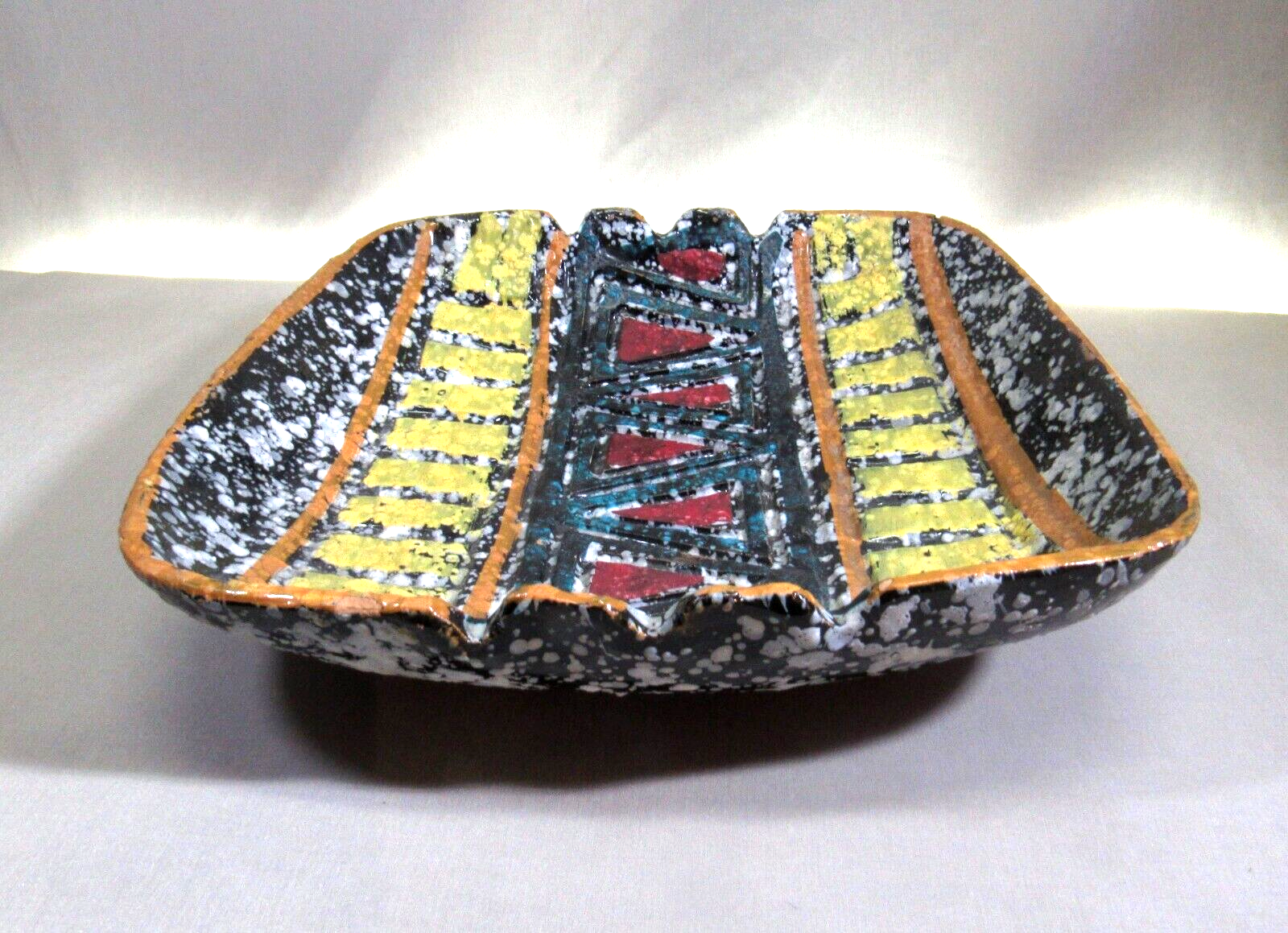 MID CENTURY MODERN GEOMETRIC DESIGN CERAMIC ASH TRAY MADE IN ITALY