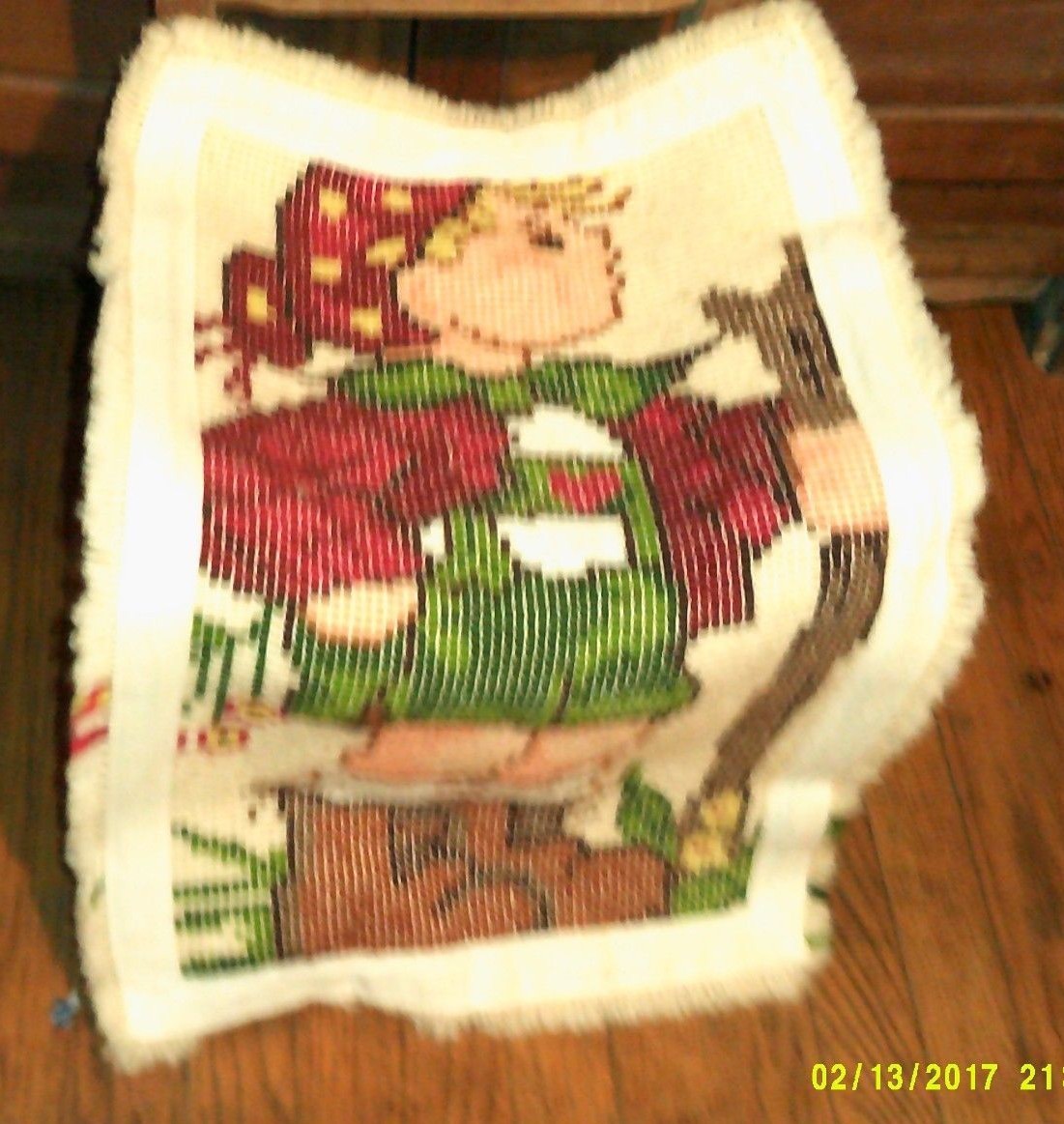 A Beautiful ANTIQUE Handmade  HUMMELL Hooked Rug