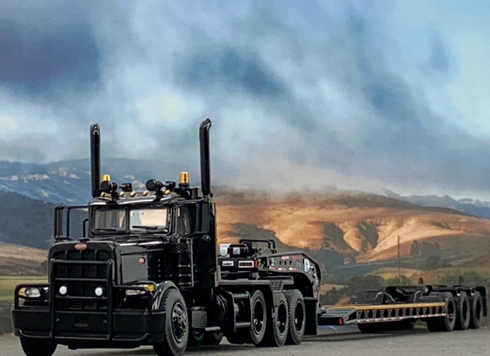 1:64 DCP PETERBILT タンカー s-l400.jpg