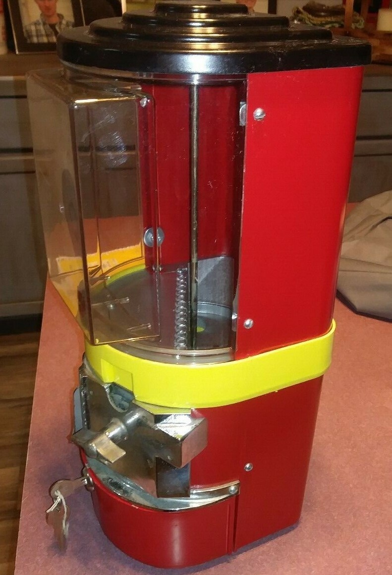 VINTAGE VICTOR VENDORAMA 5 CENT GUMBALL MACHINE 1950-1960's W/KEY