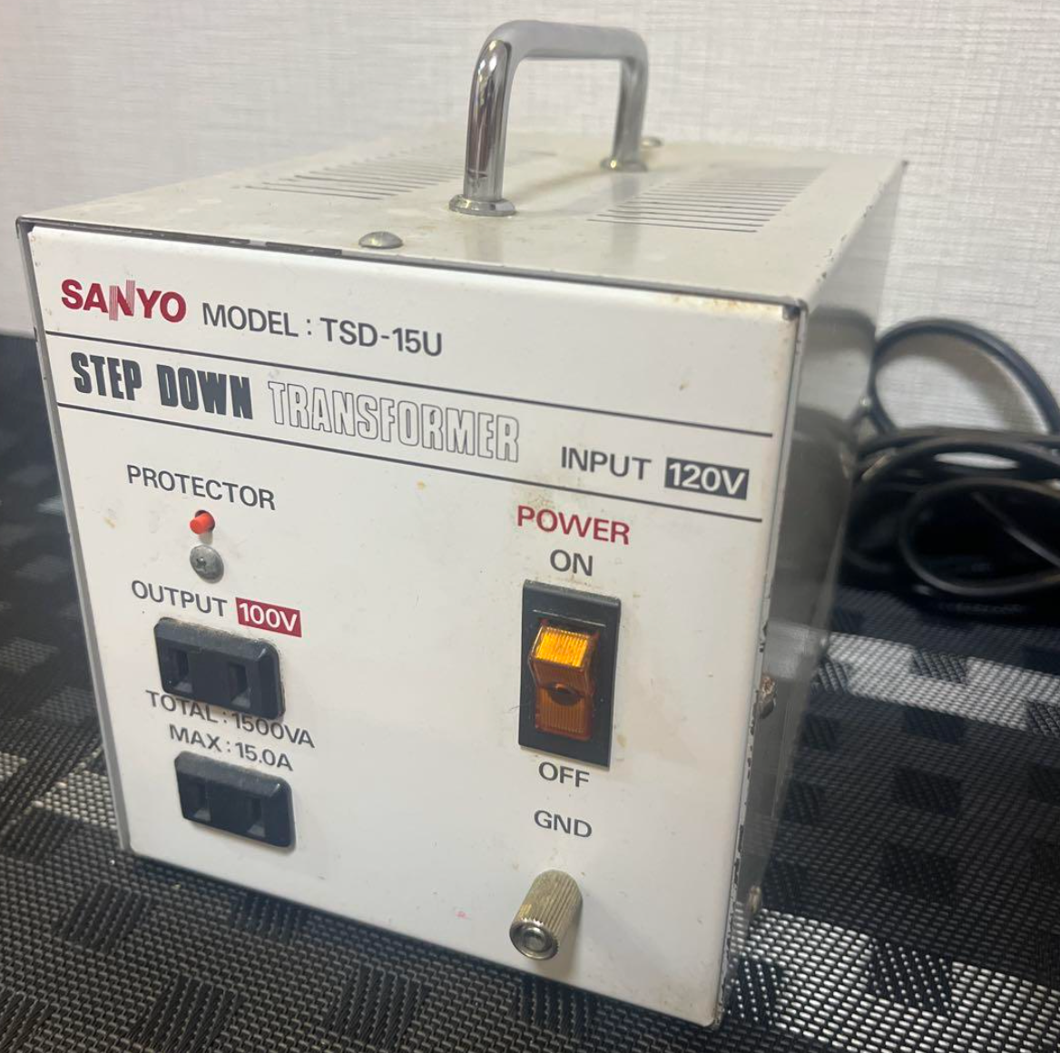 SANYO 変圧器 120v→100v 1500VA TSD-N15U SANYO 変圧器 120v→100v 1500VA TSD-N15U - メルカリ