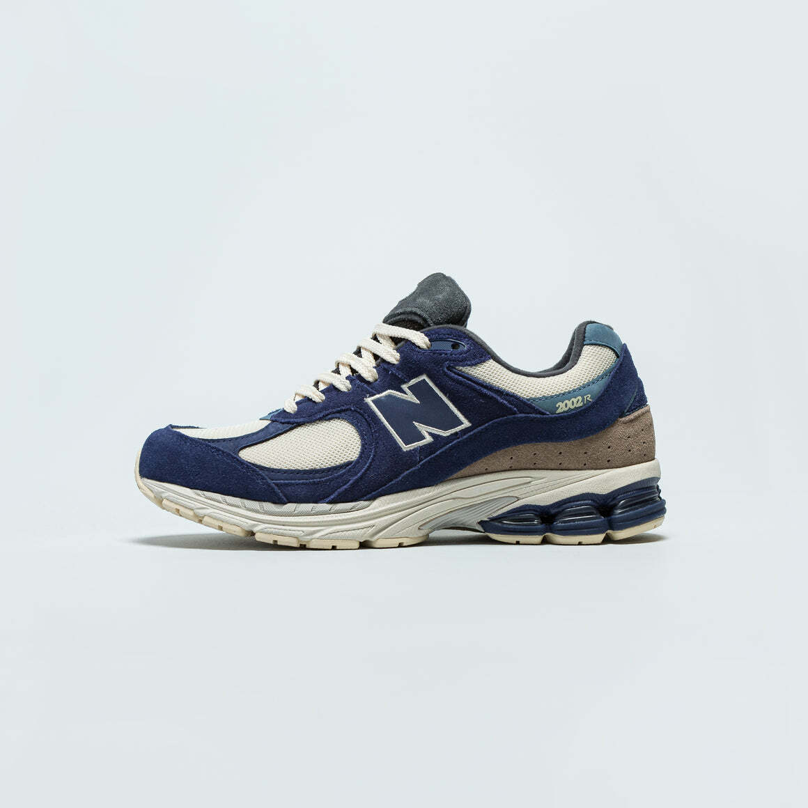 

New Balance 2002R Светло-Кремовый Фиолетовый M2002RG Мужская Обувь Кроссовки, Light cream/purple, New Balance 2002R