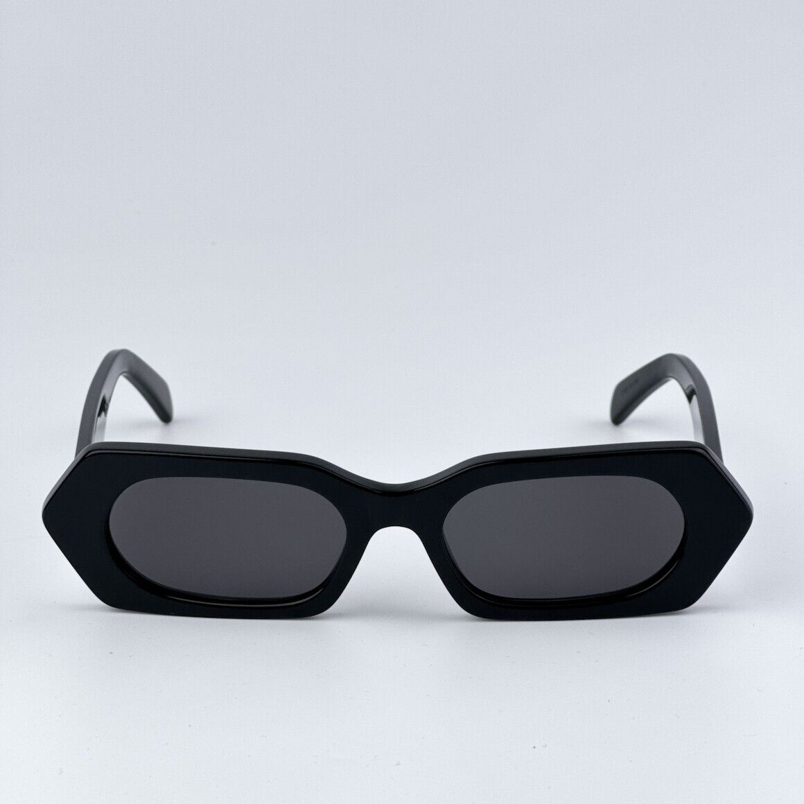 Pre-owned Celine Cl40243i 01a Shiny Black Smoke Rectangle Women Sunglasses Cl 40243i In Gray