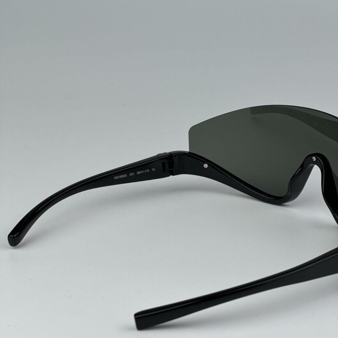 Pre-owned Gucci Gg1650s 001 Black Grey Unisex Shield Mask Sunglasses Gg 1650s In Gray