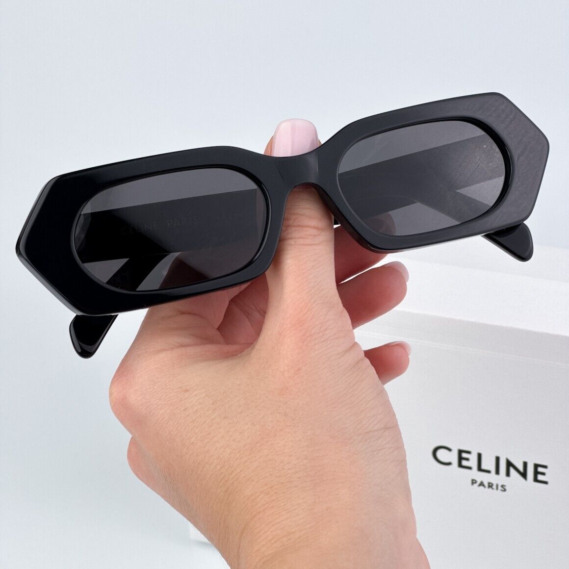 Pre-owned Celine Cl40243i 01a Shiny Black Smoke Rectangle Women Sunglasses Cl 40243i In Gray