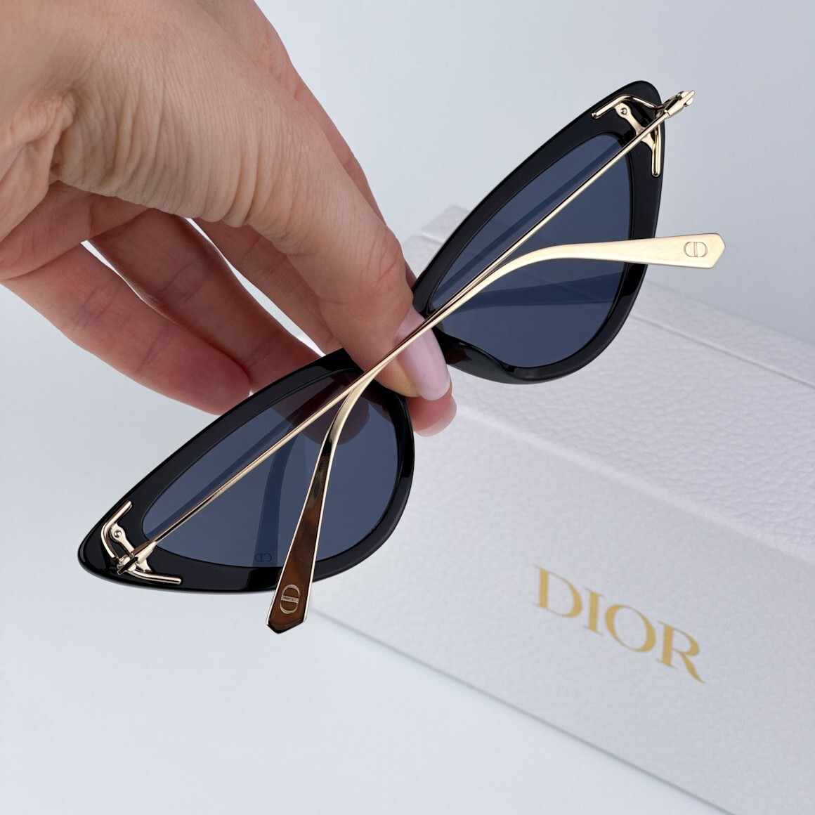 Pre-owned Dior Miss B4u Cd40105u 01v 12b0 Black Blue Unisex Cat Eye Sunglasses